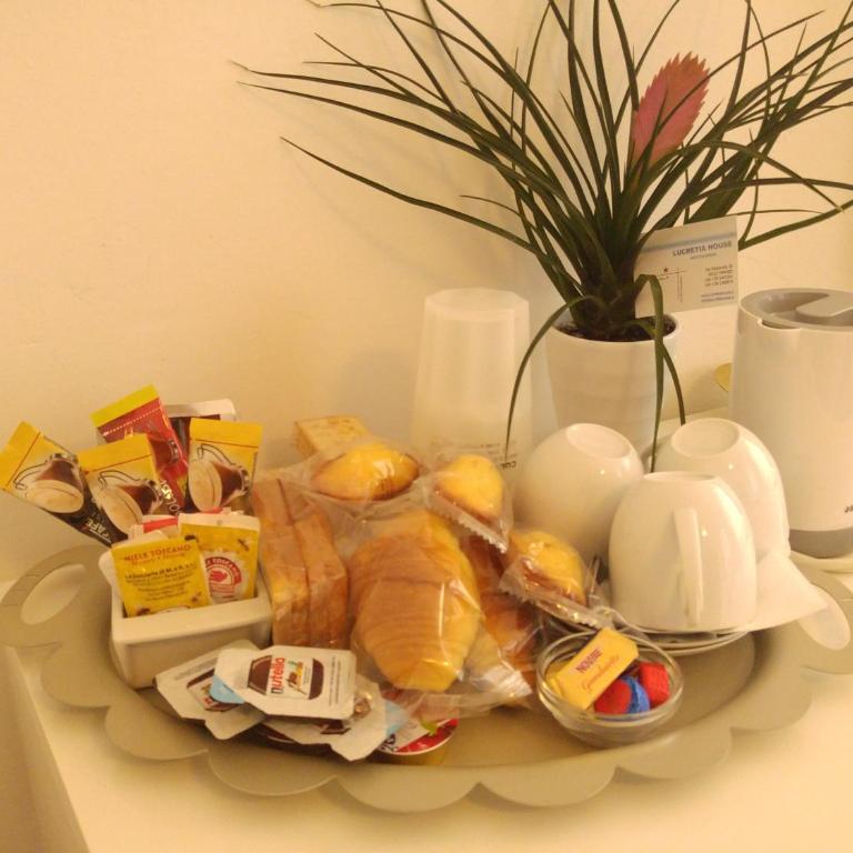 Lucretia House - Camera Matrimoniale/Doppia con Letti Singoli con Bagno Privato Esterno - 4