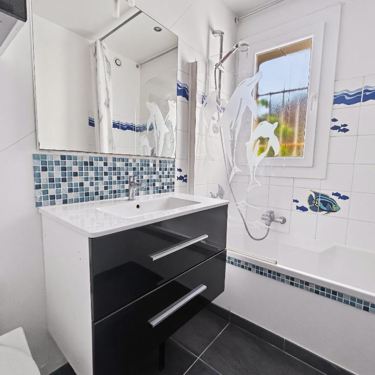 Villa Face a La Mer à Antibes - Maison 5 Chambres - 28