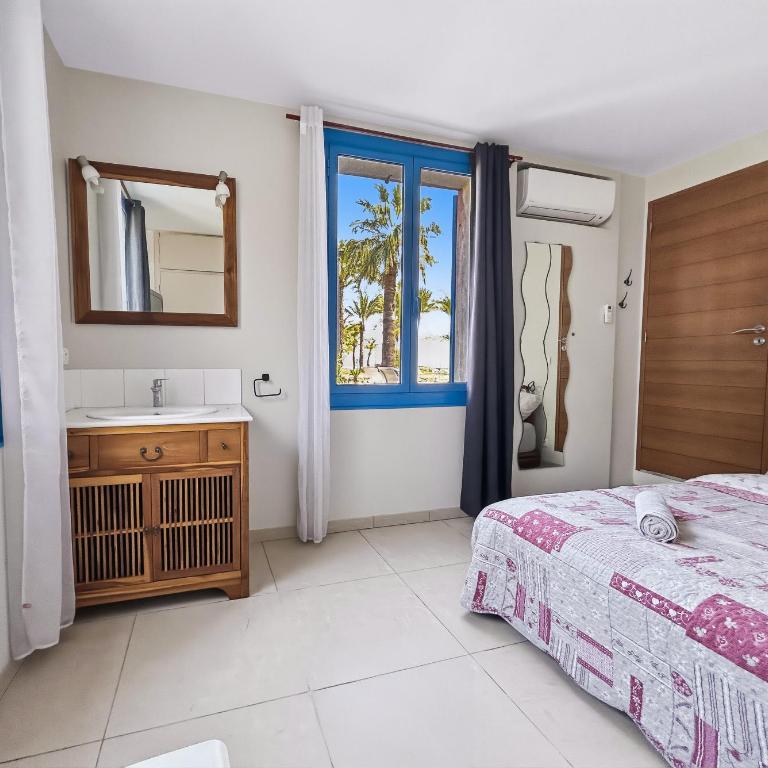 Villa Face a La Mer à Antibes - Maison 5 Chambres - 25