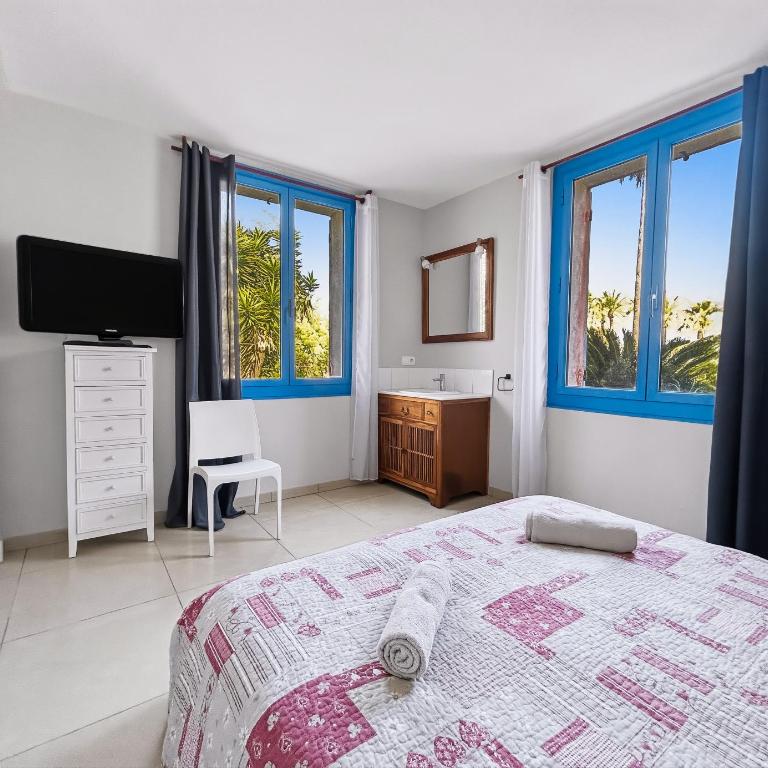 Villa Face a La Mer à Antibes - Maison 5 Chambres - 24