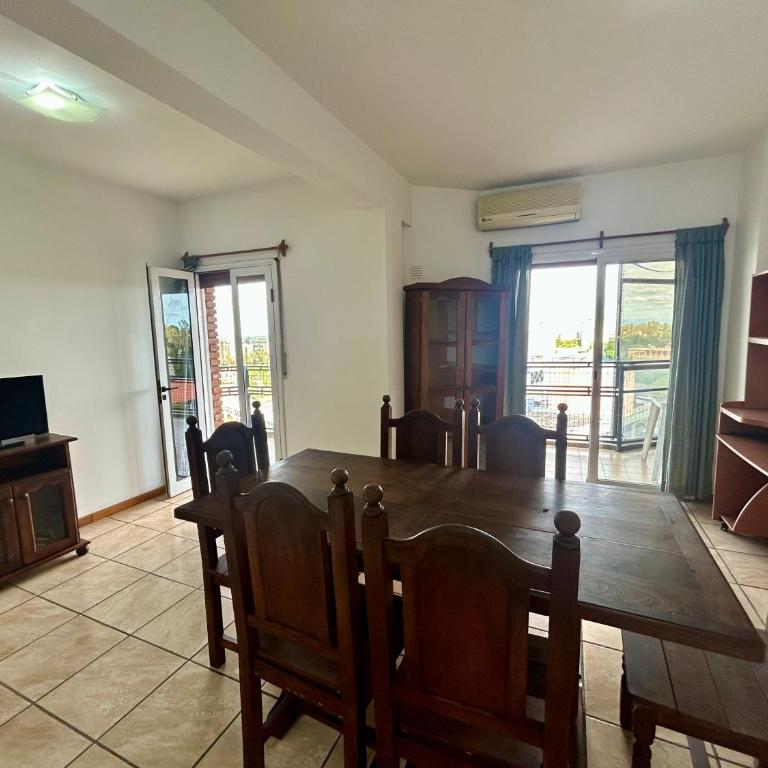 Comodo Depto en Av Poeta Lugones en Nva Cba - Apartamento de 1 dormitorio con balcón - 2