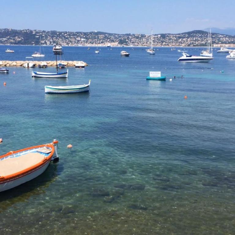 Villa Face a La Mer à Antibes - Maison 5 Chambres - 42