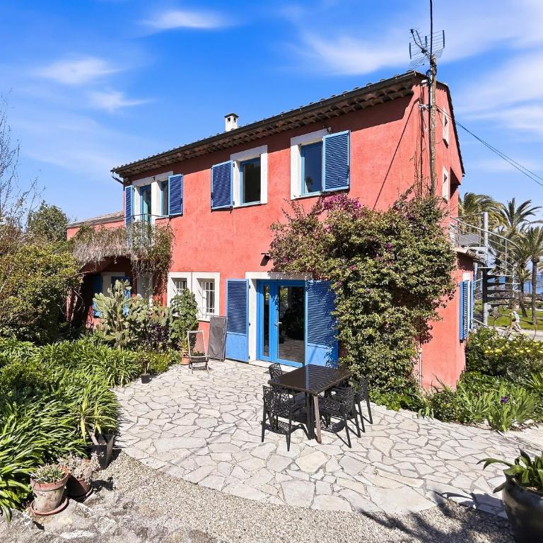 Villa Face a La Mer à Antibes - Maison 5 Chambres - 37