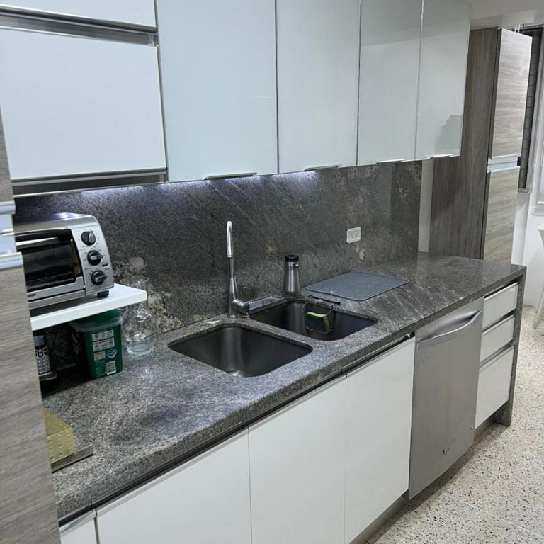 Apartamento En Caracas El Marques - Three-Bedroom Apartment - 13