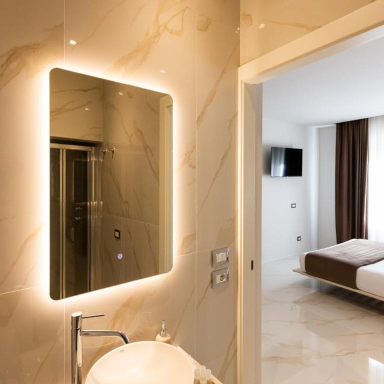 Michelangelo Central Suites - Camera Queen Superior - 7