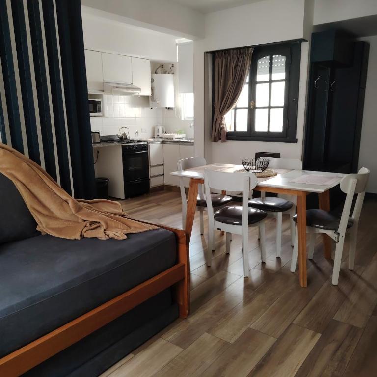 Luminoso Departamento,con cochera Zona Centro - One-Bedroom Apartment - 1