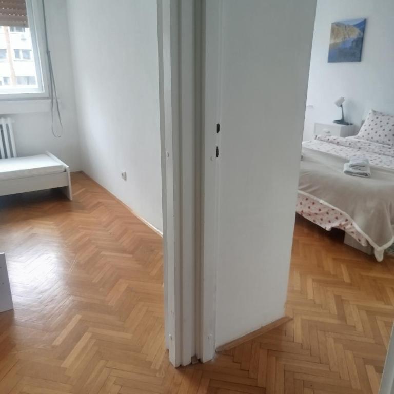 TenMinutesToCenter Apartment - Two-Bedroom Apartment - 2