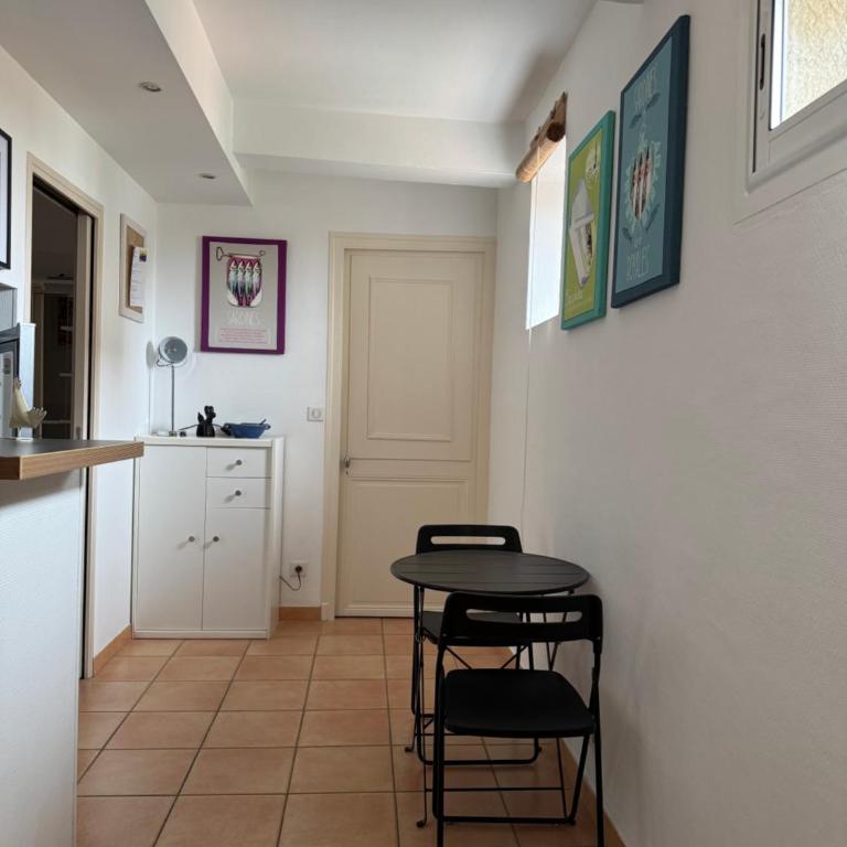 Appartement climatisé avec wifi au cœur du village et à 50m de la plage - Apartamento de 1 dormitorio - 8