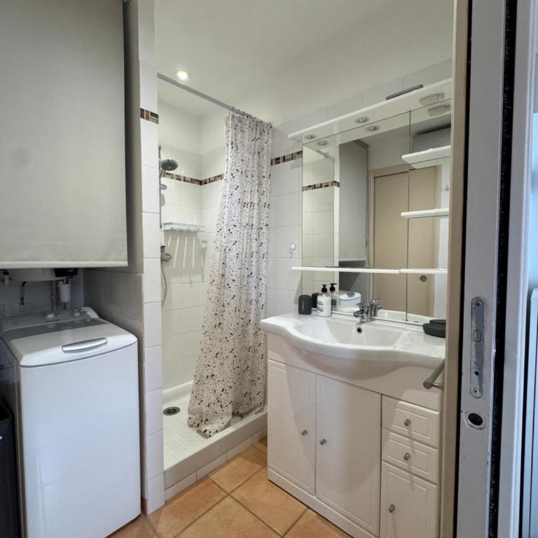 Appartement climatisé avec wifi au cœur du village et à 50m de la plage - Apartamento de 1 dormitorio - 9