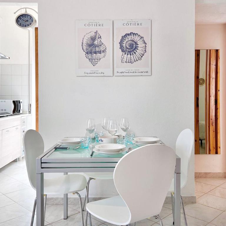 FREE Parking - Right in the Heart of the City - Soggiorno Semplice - Two-Bedroom Apartment with Garden View - 3