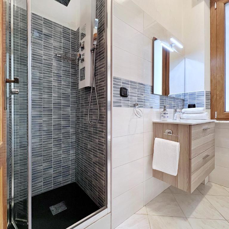 FREE Parking - Right in the Heart of the City - Soggiorno Semplice - Two-Bedroom Apartment with Garden View - 5