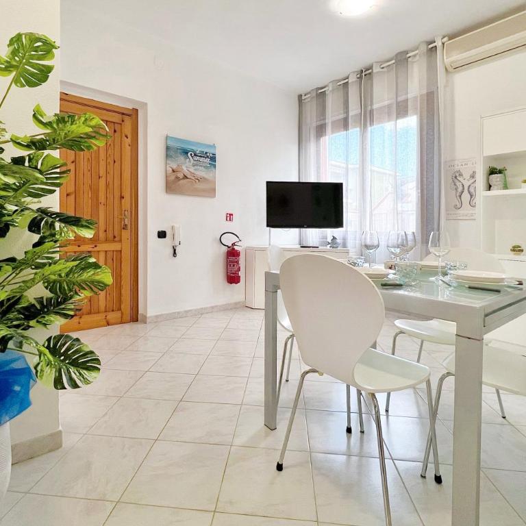 FREE Parking - Right in the Heart of the City - Soggiorno Semplice - Two-Bedroom Apartment with Garden View - 17
