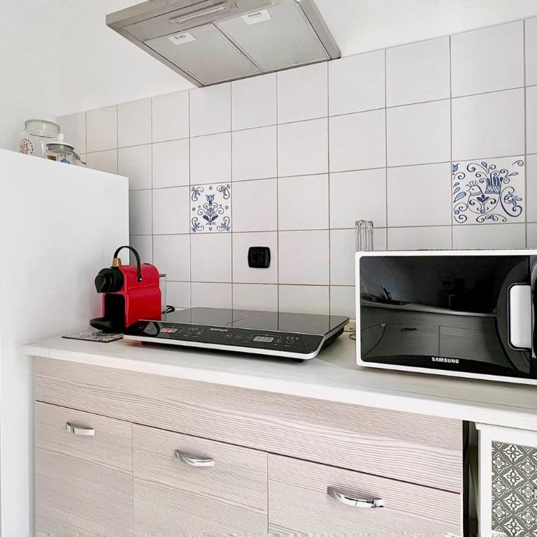 FREE Parking - Right in the Heart of the City - Soggiorno Semplice - Two-Bedroom Apartment with Garden View - 13