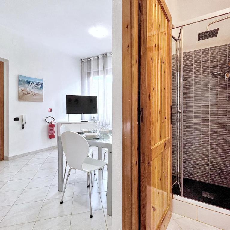 FREE Parking - Right in the Heart of the City - Soggiorno Semplice - Two-Bedroom Apartment with Garden View - 19