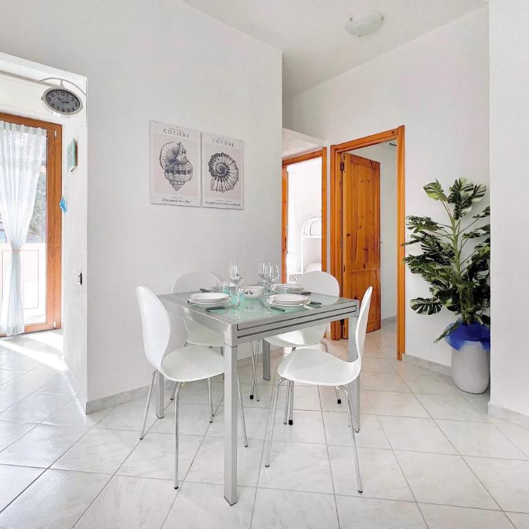 FREE Parking - Right in the Heart of the City - Soggiorno Semplice - Two-Bedroom Apartment with Garden View - 10