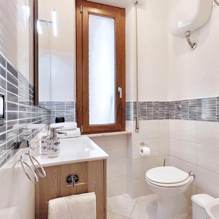 FREE Parking - Right in the Heart of the City - Soggiorno Semplice - Two-Bedroom Apartment with Garden View - 8