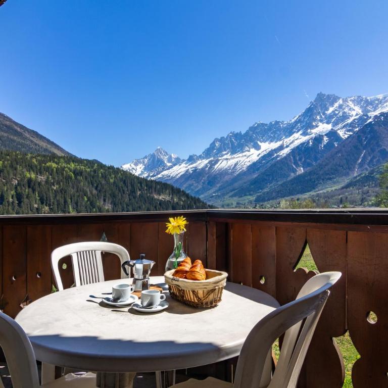 Apt Bellachat 10 for 4 with Pool & 120m to lift - Happy Rentals - Appartement avec Balcon - 1