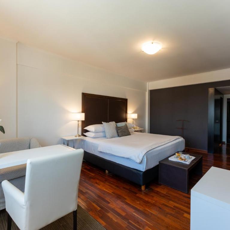Hotel Tolosa - Superior Queen Room - 6