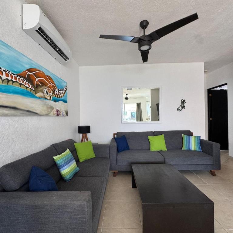Desirable Location, Private Terrace Overlook Pool - Single Room - 14