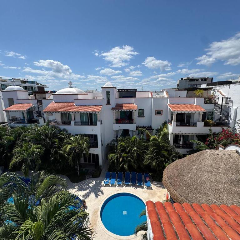 Desirable Location, Private Terrace Overlook Pool - Single Room - 55