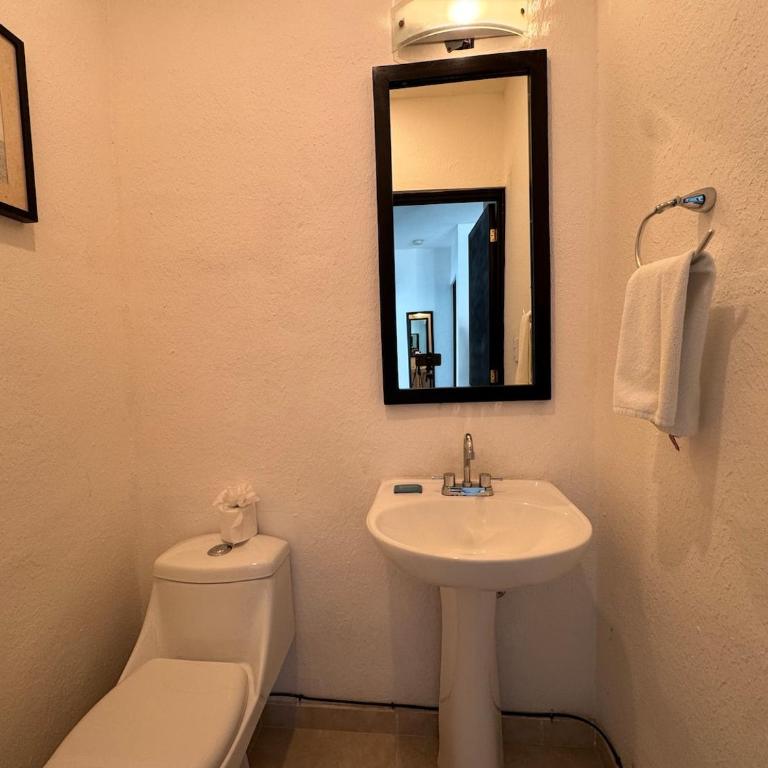 Desirable Location, Private Terrace Overlook Pool - Single Room - 48