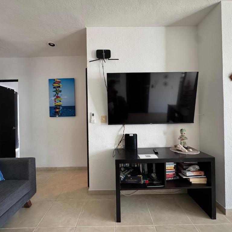 Desirable Location, Private Terrace Overlook Pool - Single Room - 15