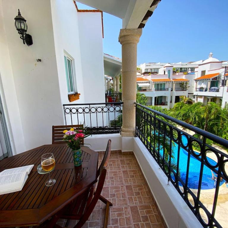 Desirable Location, Private Terrace Overlook Pool - Single Room - 8