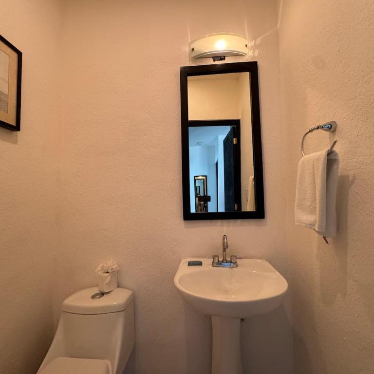 Desirable Location, Private Terrace Overlook Pool - Single Room - 47