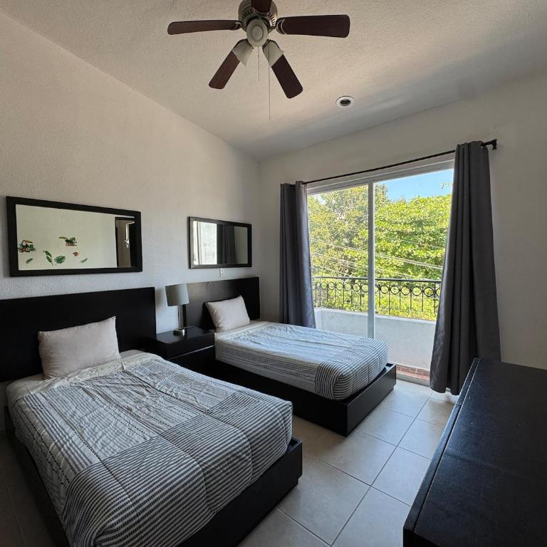Desirable Location, Private Terrace Overlook Pool - Single Room - 37