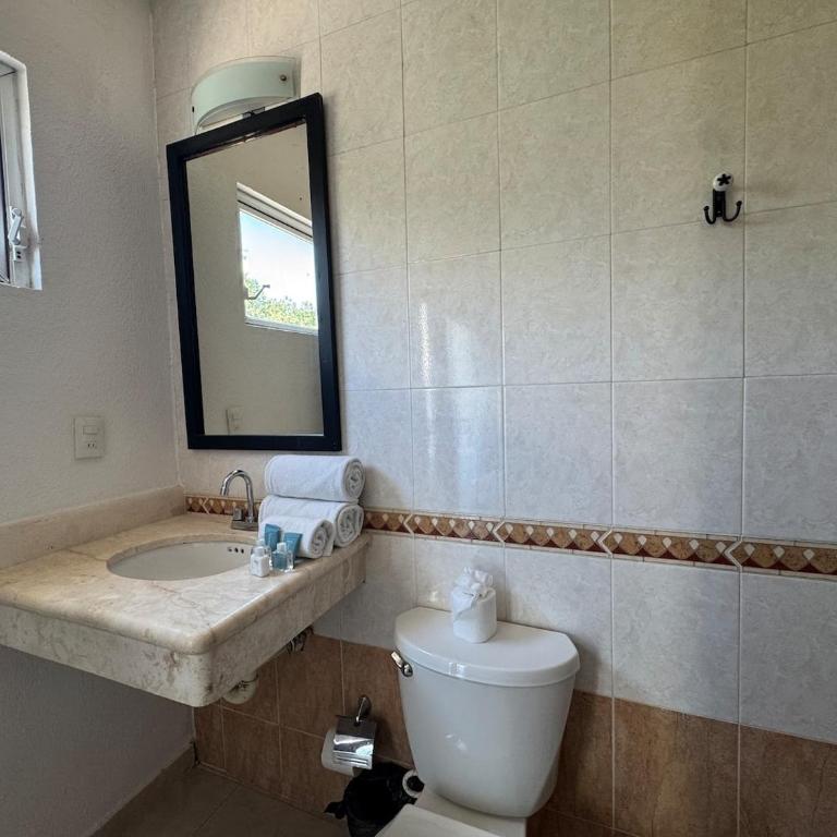 Desirable Location, Private Terrace Overlook Pool - Single Room - 45