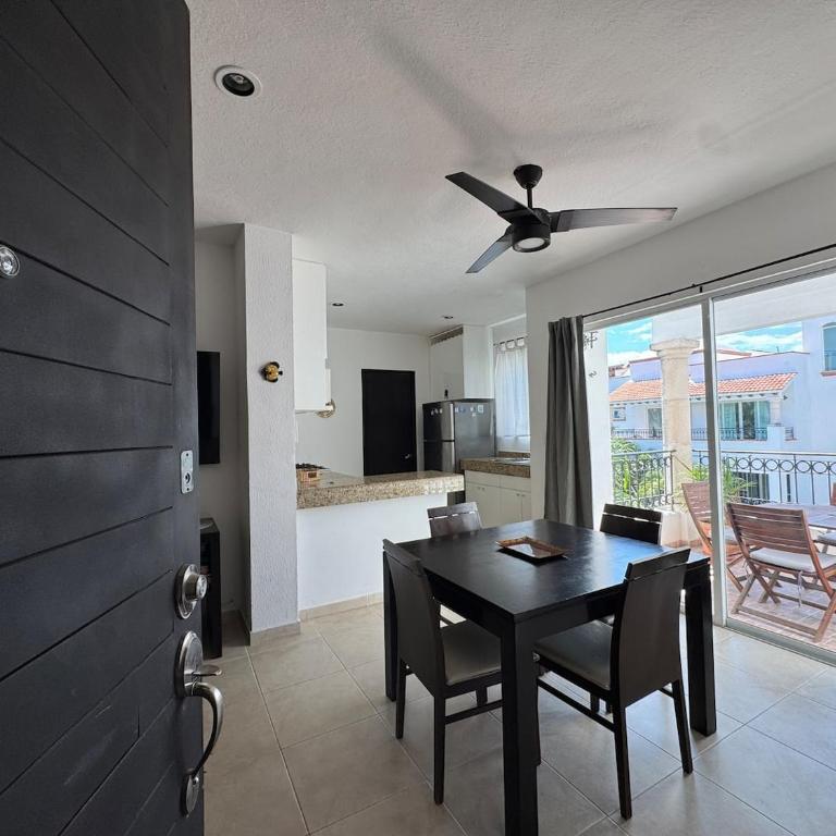 Desirable Location, Private Terrace Overlook Pool - Single Room - 27