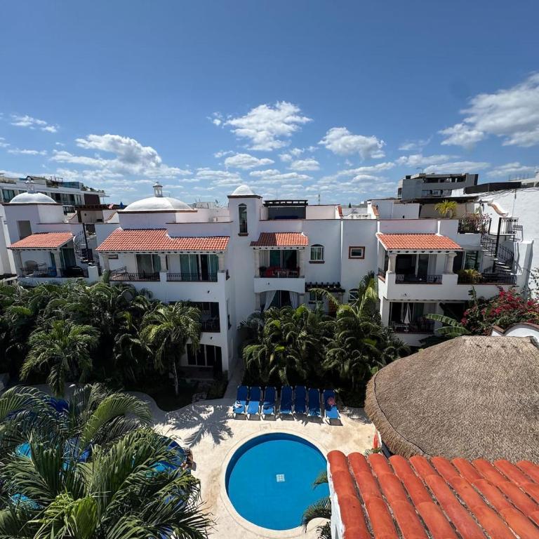 Desirable Location, Private Terrace Overlook Pool - Single Room - 60