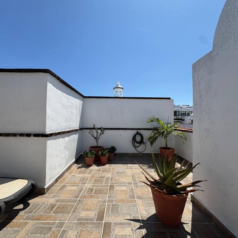 Desirable Location, Private Terrace Overlook Pool - Single Room - 49