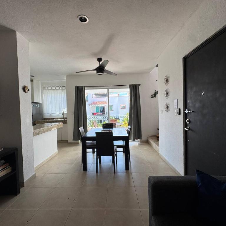 Desirable Location, Private Terrace Overlook Pool - Single Room - 21
