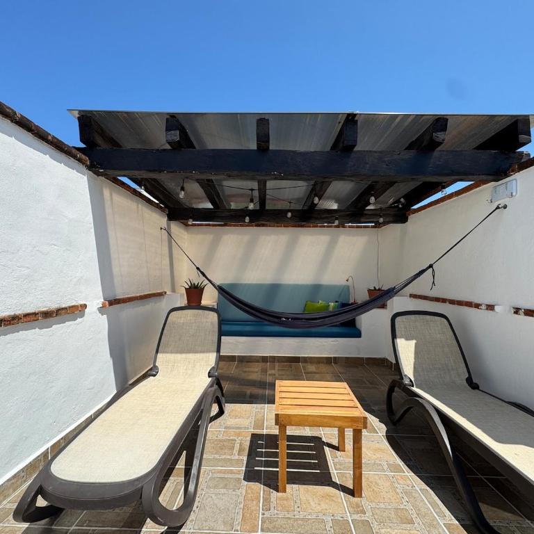 Desirable Location, Private Terrace Overlook Pool - Single Room - 51