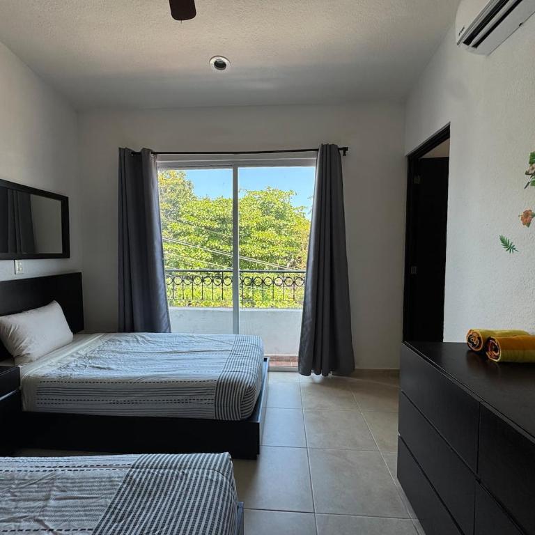 Desirable Location, Private Terrace Overlook Pool - Single Room - 39