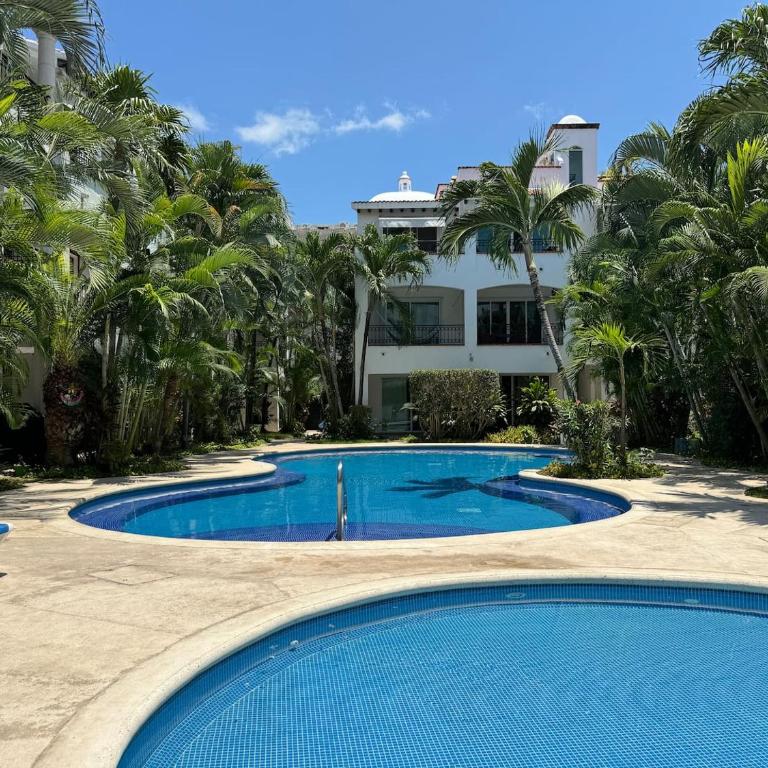 Desirable Location, Private Terrace Overlook Pool - Single Room - 4