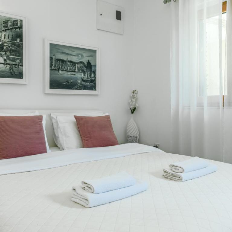 S&P City Center Apartments - Studio with Patio - 9