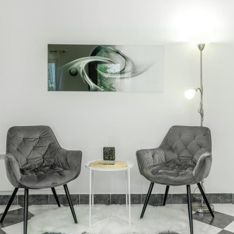S&P City Center Apartments - Studio with Patio - 13