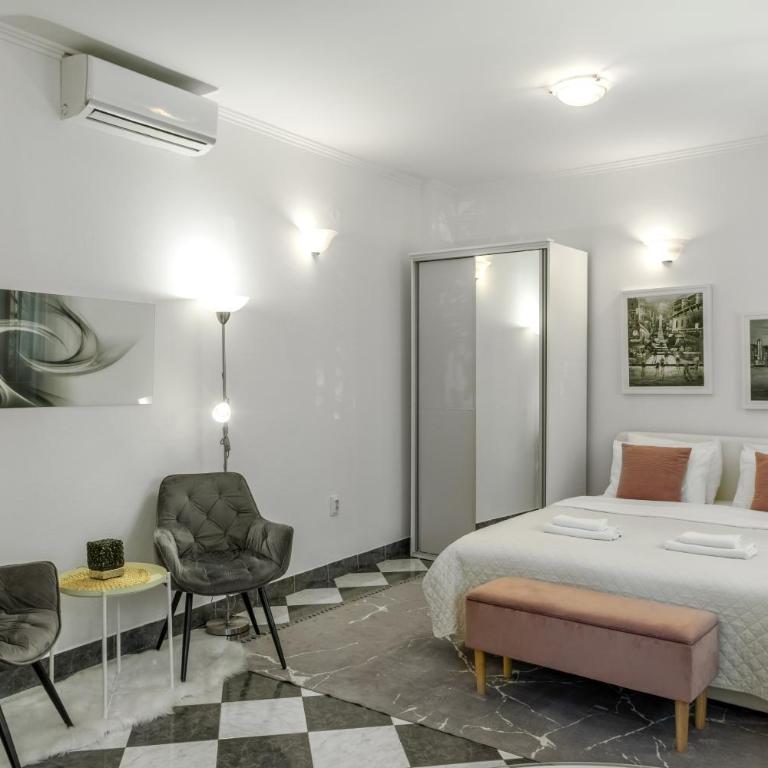 S&P City Center Apartments - Studio with Patio - 16