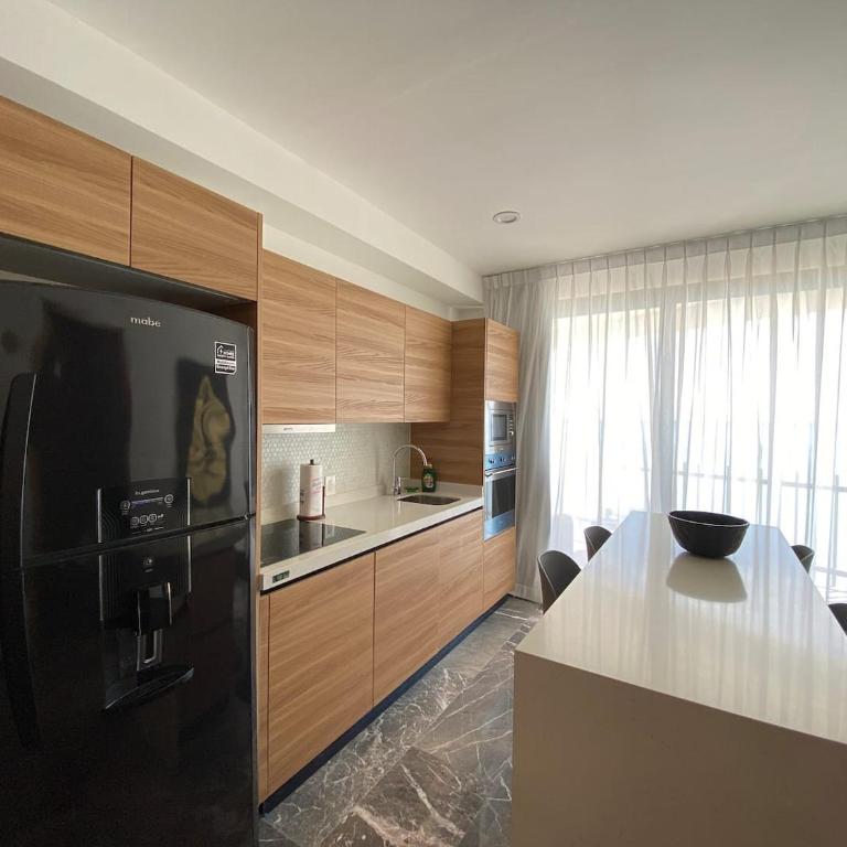 Ocean Front! Amazing Rooftop Pool, Walk to Fifth! - Single Room - 38