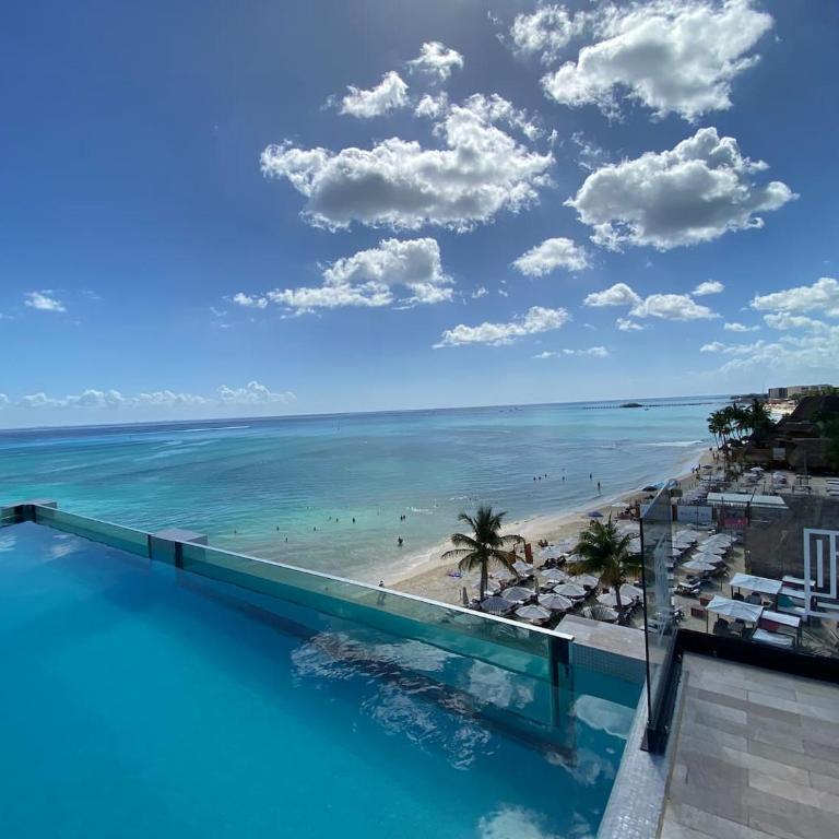 Ocean Front! Amazing Rooftop Pool, Walk to Fifth! - Single Room - 58