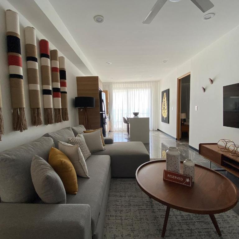 Ocean Front! Amazing Rooftop Pool, Walk to Fifth! - Single Room - 6