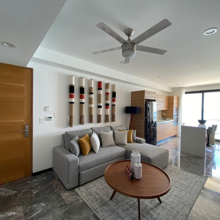 Ocean Front! Amazing Rooftop Pool, Walk to Fifth! - Single Room - 32