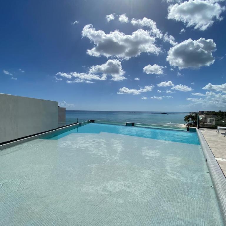 Ocean Front! Amazing Rooftop Pool, Walk to Fifth! - Single Room - 27