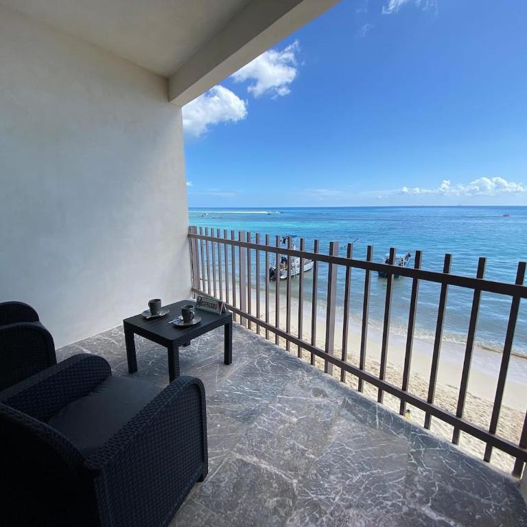 Ocean Front! Amazing Rooftop Pool, Walk to Fifth! - Single Room - 33