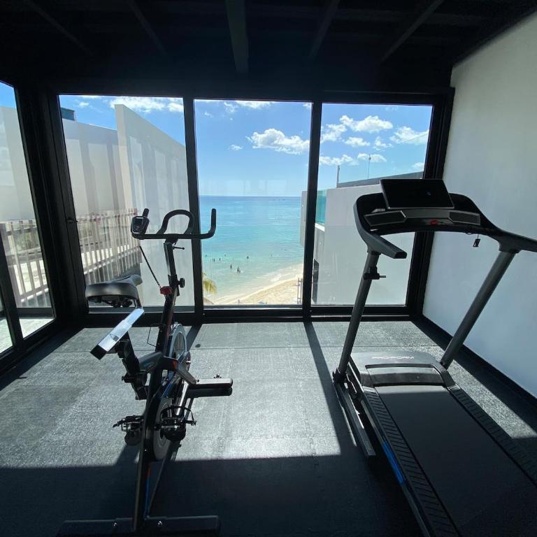 Ocean Front! Amazing Rooftop Pool, Walk to Fifth! - Single Room - 23
