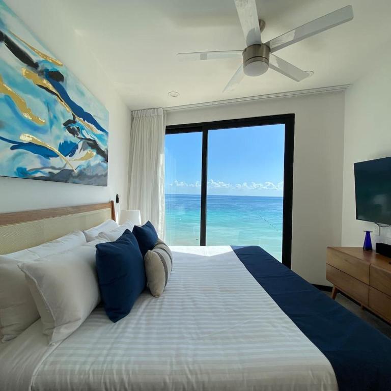Ocean Front! Amazing Rooftop Pool, Walk to Fifth! - Single Room - 41