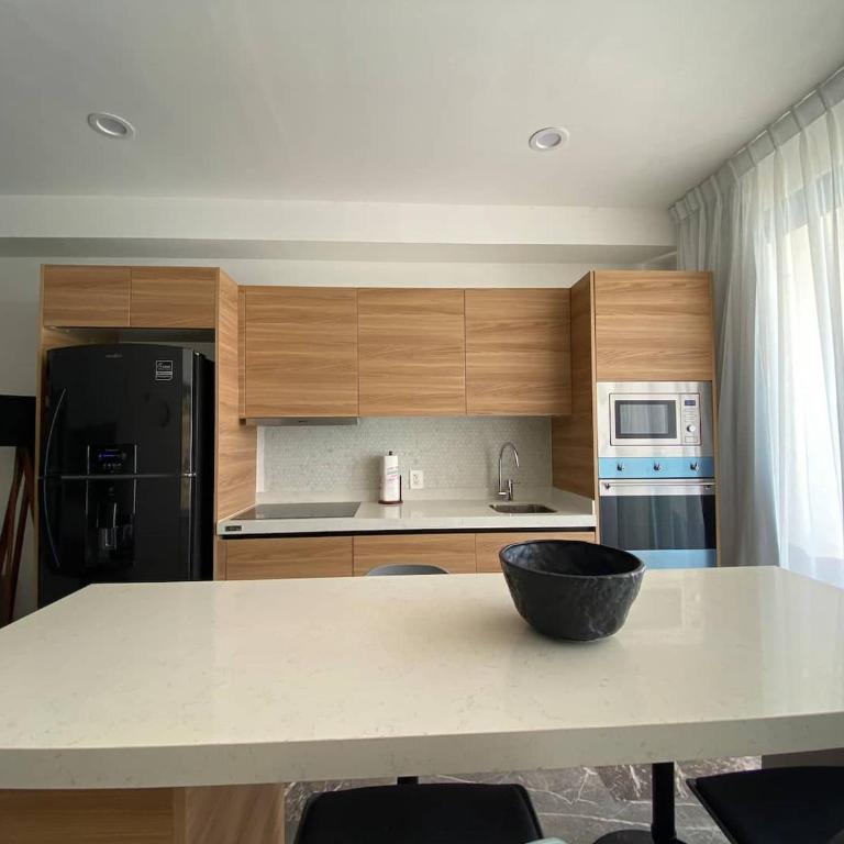 Ocean Front! Amazing Rooftop Pool, Walk to Fifth! - Single Room - 31