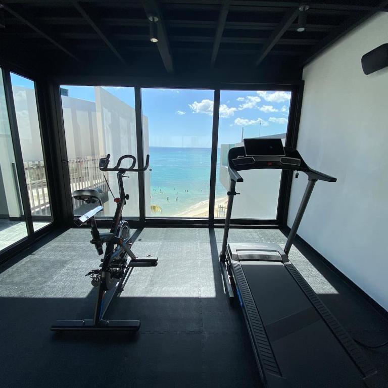 Ocean Front! Amazing Rooftop Pool, Walk to Fifth! - Single Room - 40